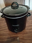 Crock Pot Slow Cooker #SCR400-B Qt Capacity W/ Glass Lid Used Good Condition. Fixed Price $23.00.