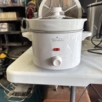 Rival Qt Mini Crock Pot White MD-YHJ20DW. Fixed Price $19.99.