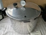 Presto 409A 23 Quart Pressure Canner Cooker Stock Pot Model 0178107. Fixed Price $100.00.