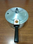 Vintage Presto Pressure Cooker 4QT Stainless Steel 409A Model 0121004 W/jiggler. Fixed Price $26.70.