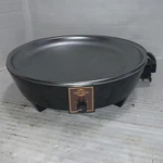West Bend Lazy Day Slow Cooker Round Hotplate Base 5225 W/ Cord 200W. Fixed Price $18.00.