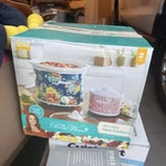 The Pioneer Woman Slow Cookers 0.65QT And 4QT Removable Ceramic Crock Pot 2-PACK. Fixed Price $45.00.
