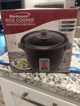 Brentwood TS-700BK 4 Cup Rice Cooker With Tempered Glass Lid & Auto Warm Functio. Fixed Price $22.00.