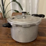 Presto Pressure Cooker 8QT 409A 0128202 Aluminum Vintage Locking Lid & Jigger. Fixed Price $24.98.