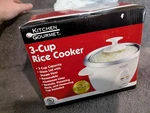 Kitchen Gourmet 3-CUP Rice Cooker Model #RC-3 Brand New In Box. Damaged. Fixed Price $15.00.
