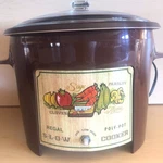Vintage Regal Poly Pot Automatic Electric Slow Cooker Chocolate Brown Crock. Fixed Price $30.99.