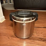 Zojirushi Rice Cooker. Fixed Price $200.00.
