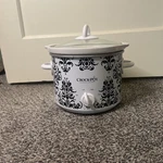 Crock Pot 4.5 Quart Manual Slow Cooker Damask Pattern Black & White SCR450-PT. Fixed Price $27.99.