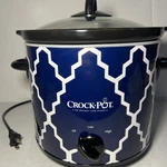 Crock Pot Sunbeam 3.5 Qt 14 Cups Slow Cooker SCR400-BLT-WM1 White & Royal Blue. Fixed Price $20.00.