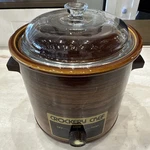 Crockery Chef Pot +glass Lid 3 1/2 Quart Dish Wood Finish Model: 4N 1015. Fixed Price $19.00.