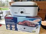 Nesco 18 Quart Roaster Oven 4808 White With Lid In Box Bakes Steams Cooks. Fixed Price $64.50.