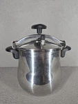 Magefesa Pressure Cooker Stove Top 8L Stainless Steel Vintage. Fixed Price $48.00.